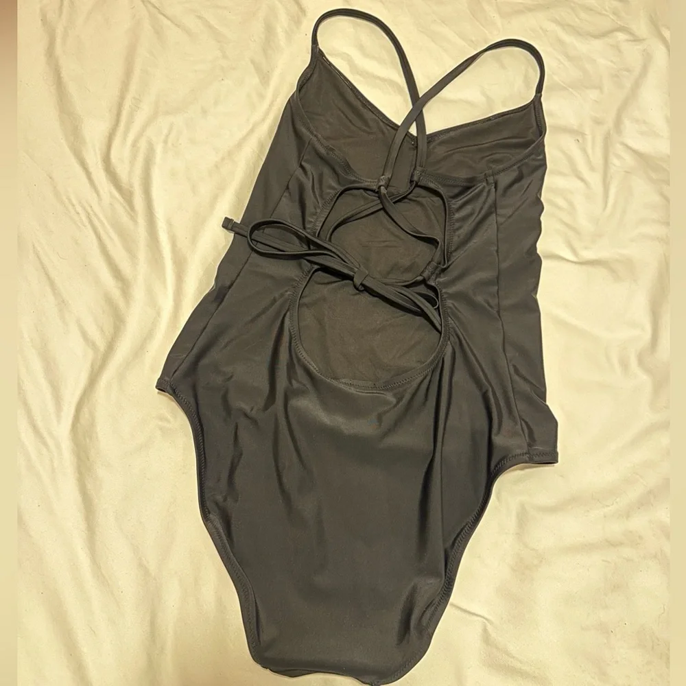 Stylish Women's Swimwear Set - Black, Red, and Blue Patterned - Picture 14 of 14